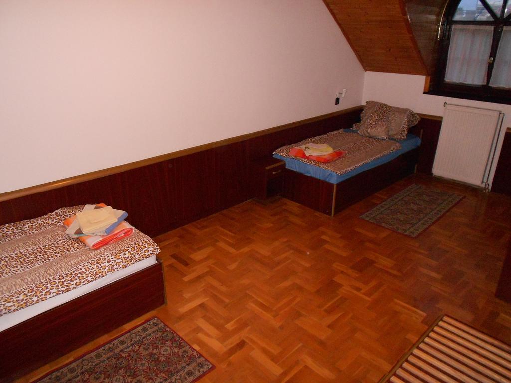 Peregrino Panzio Bed & Breakfast Budaörs Oda fotoğraf